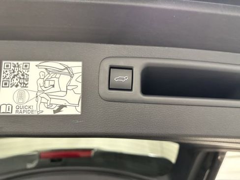 Used 2024 Toyota Highlander Limited image 15