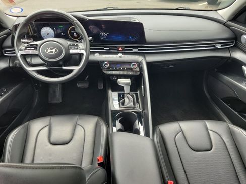 Used 2025 Hyundai Elantra Limited FWD image 12