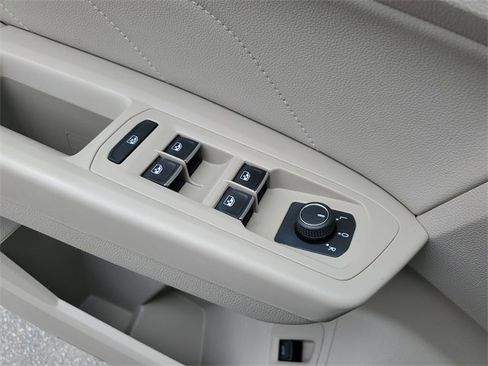 Certified 2023 Volkswagen Atlas SE image 30