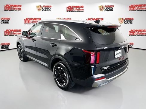 Used 2025 Kia Sorento S w/ Panoramic Sunroof Package AWD/4WD image 2
