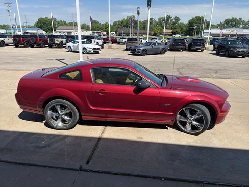 Used 2007 Ford Mustang GT RWD image 4