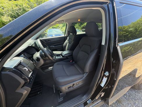 Used 2025 Nissan Pathfinder SV FWD image 35