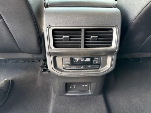 Used 2024 Volkswagen Atlas SE AWD/4WD image 30