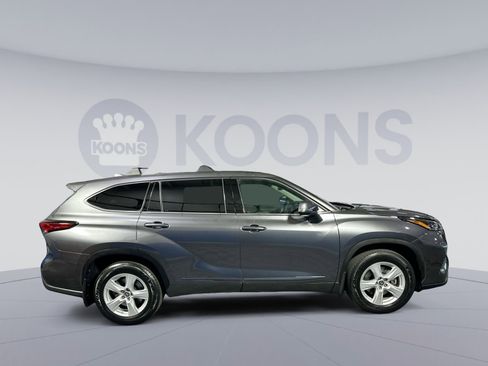 Used 2022 Toyota Highlander LE image 8