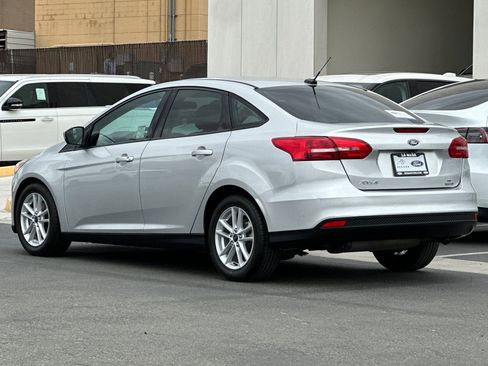 Certified 2018 Ford Focus SE FWD image 5