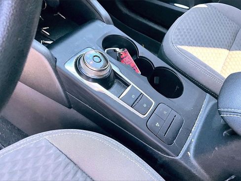 Used 2020 Ford Escape SE image 13