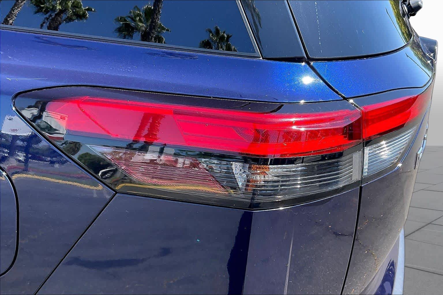 Used 2022 Nissan Pathfinder SV FWD image 28