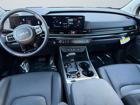 Used 2025 Kia Carnival SX Prestige image 10