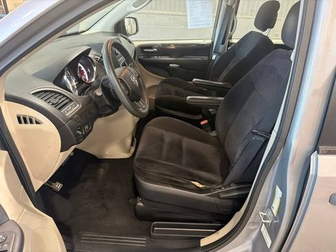 Used 2014 Dodge Grand Caravan American Value Package FWD image 18