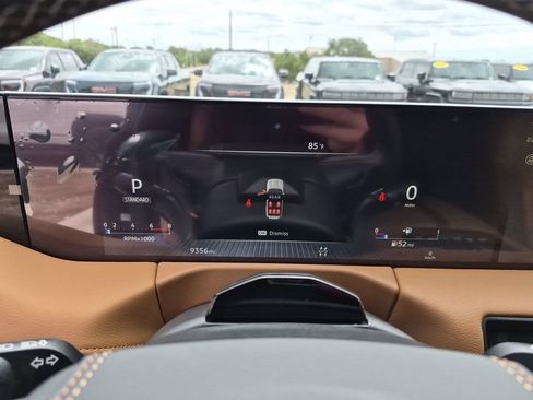 Used 2025 Nissan Armada Platinum Reserve AWD/4WD image 24