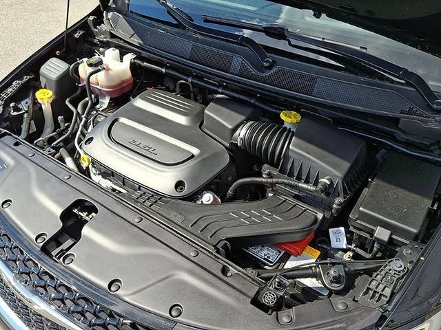 Used 2024 Chrysler Pacifica Touring-L FWD image 27