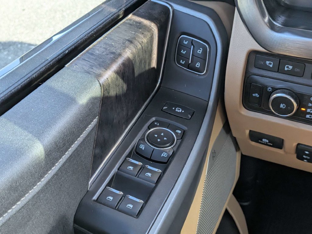 Used 2024 Ford F350 Lariat w/ Lariat Ultimate Package AWD/4WD image 18