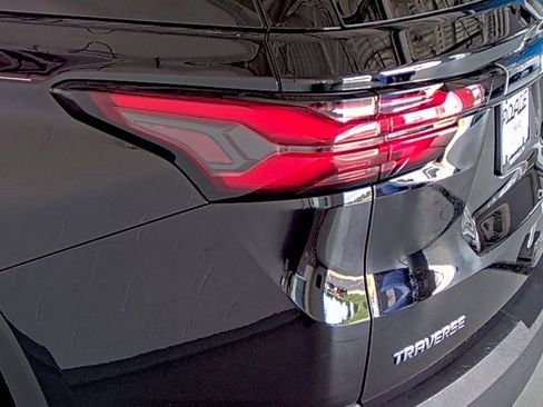 Used 2023 Chevrolet Traverse LT image 10