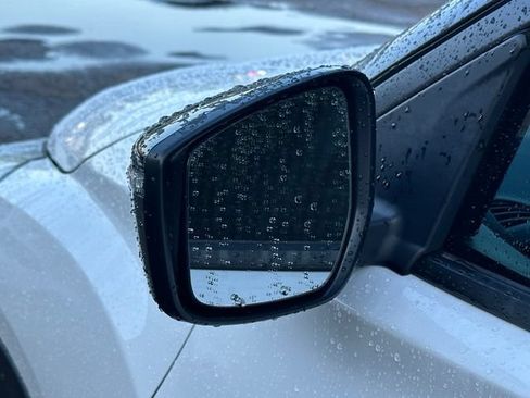 Used 2023 Nissan Kicks SR w/ SR Premium Package FWD image 10