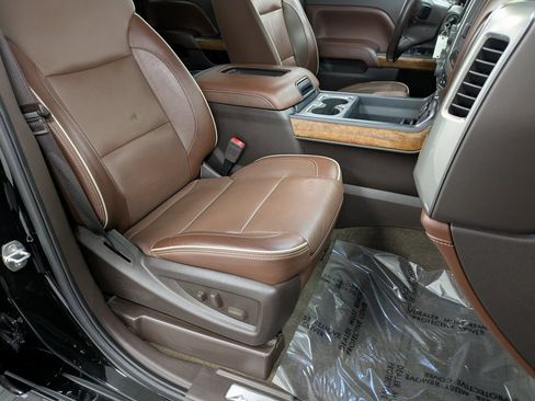 Used 2016 Chevrolet Silverado 2500 High Country w/ Duramax Plus Package image 28