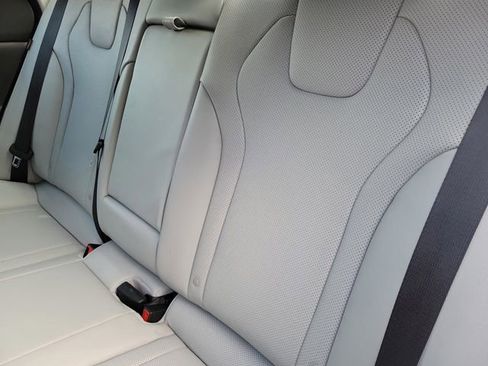 Used 2025 Hyundai Elantra Limited image 19