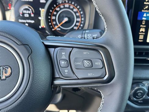 Used 2025 Jeep Gladiator Sport image 22