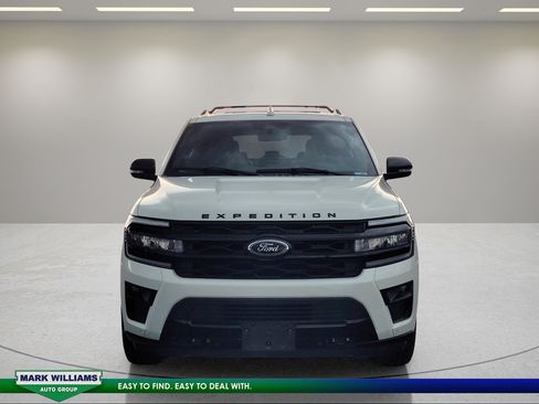 Used 2022 Ford Expedition Limited AWD/4WD image 9