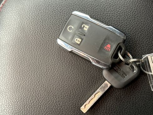 Used 2015 GMC Canyon SLE w/ All-Terrain Package AWD/4WD image 21