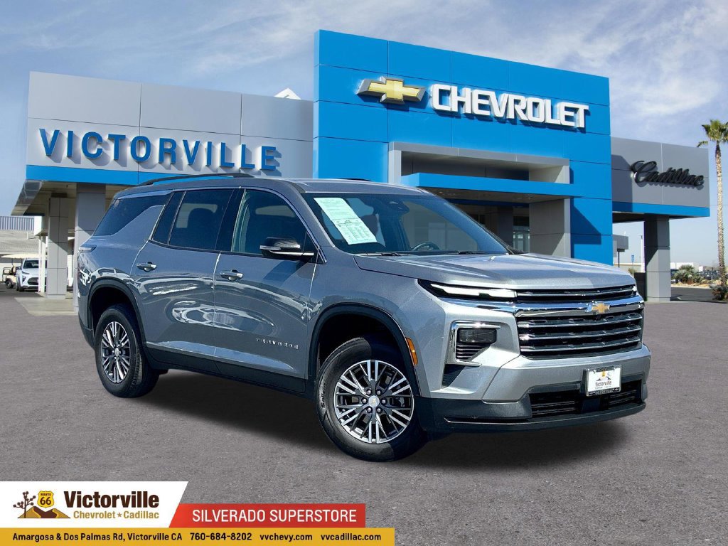 Certified 2026 Chevrolet Traverse LT FWD image 1