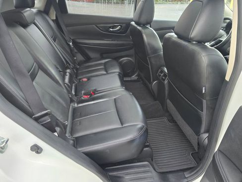 Used 2018 Nissan Rogue SL w/ Premium Package image 12