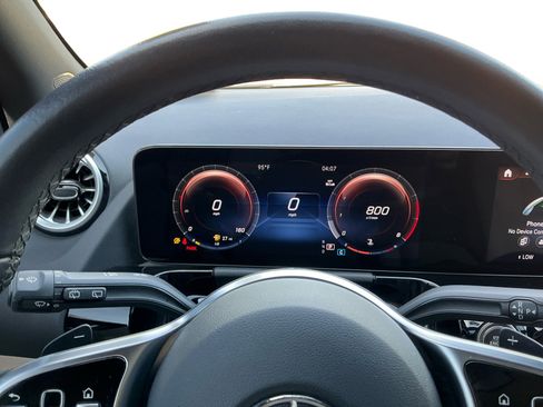 Used 2023 Mercedes-Benz GLA 250 SUV image 12