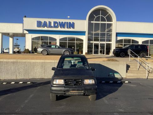 Used 1996 Geo Tracker 4WD 4-Door image 2