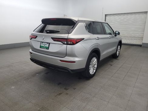 Used 2024 Mitsubishi Outlander ES image 9