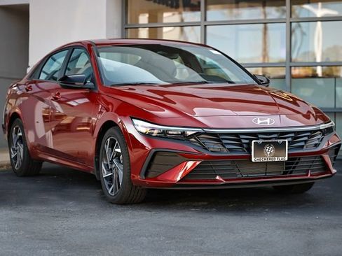 Certified 2025 Hyundai Elantra Sport FWD image 1