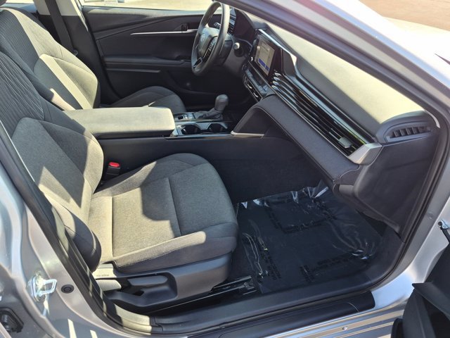 Used 2025 Toyota Camry LE FWD image 5