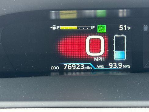 Used 2020 Toyota Prius Prime LE image 27