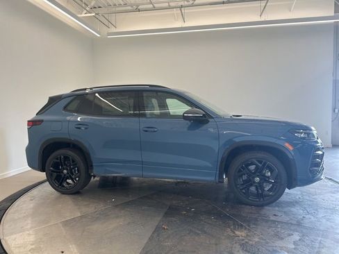 New 2026 Volkswagen Tiguan SE R-Line AWD/4WD image 2