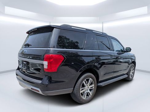 Used 2024 Ford Expedition XLT AWD/4WD image 3