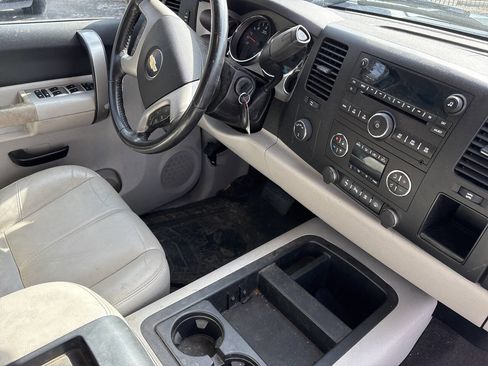 Used 2008 Chevrolet Silverado 1500 LT w/ Safety Package image 9