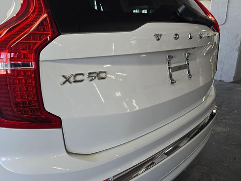 Used 2023 Volvo XC90 T8 Ultimate w/ Lounge Package image 12