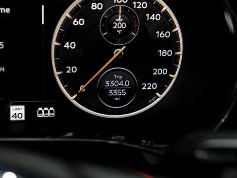 Used 2024 Bentley Flying Spur V8 image 17