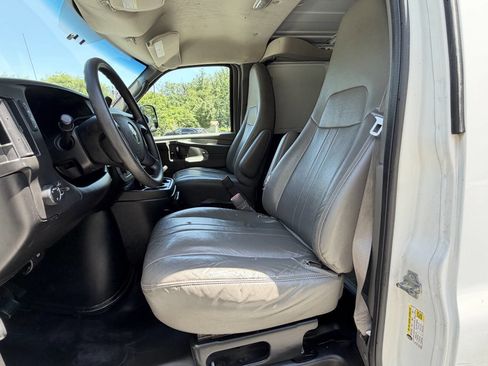 Used 2012 Chevrolet Express 2500 RWD image 10