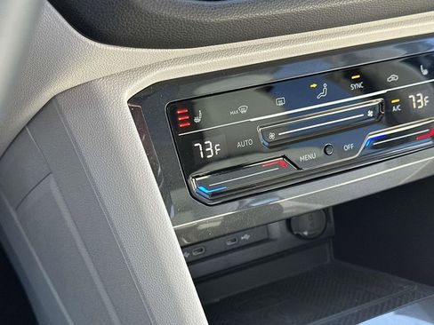 Used 2023 Volkswagen Tiguan SE w/ Panoramic Sunroof Package image 30