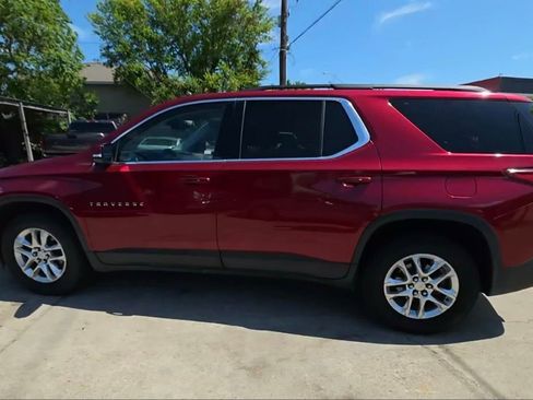 Used 2019 Chevrolet Traverse LT FWD image 3
