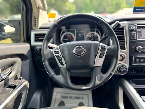 Used 2018 Nissan Titan SV w/ SV Convenience Package image 39