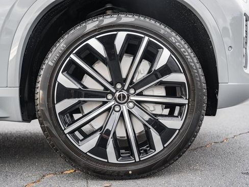 New 2026 Volvo XC90 B6 Plus w/ Protection Package Premier image 19