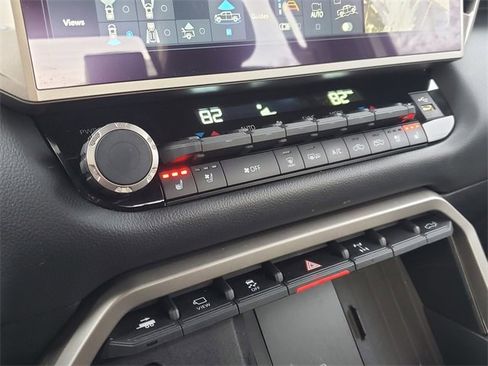Used 2025 Toyota Tundra Limited image 34