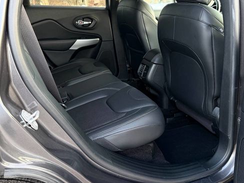 Used 2018 Jeep Cherokee Latitude Plus image 13