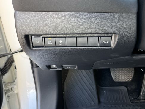 Certified 2023 Toyota Venza XLE AWD/4WD image 24