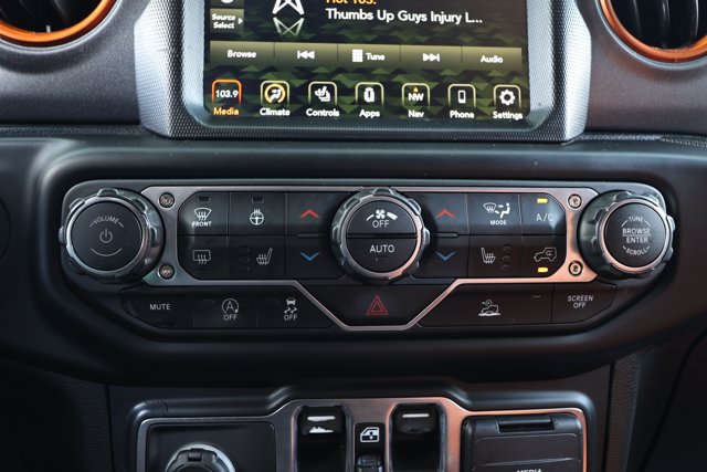 Used 2022 Jeep Gladiator Mojave w/ Cold Weather Group AWD/4WD image 18
