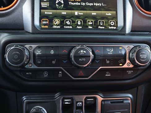 Used 2022 Jeep Gladiator Mojave w/ Cold Weather Group AWD/4WD image 18