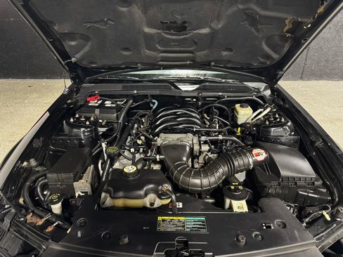 Used 2005 Ford Mustang GT RWD image 9
