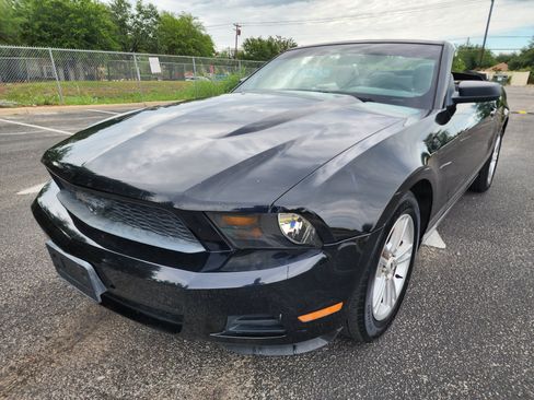 Used 2010 Ford Mustang Convertible RWD image 20