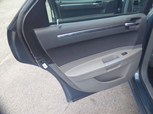 Used 2005 Chrysler 300 Touring RWD image 21