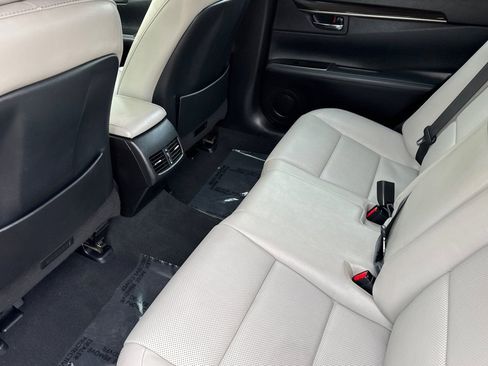 Used 2018 Lexus ES 350 w/ Navigation System Package image 11